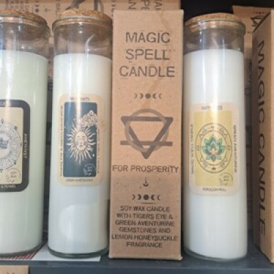 Magic spell candles - To attract abundance, wealth,and financial blessing into your life. To unlock the doors to financial success and create a harmonious flow of abundance. Embedded  within the candle, you will discover genuine  Tiger eye a stone of courage,motivation and financial stability, while green aventurine promotes luck,prosperity and opportunities.  The refreshing fragrance of lemon honeysuckle known for its uplifting and invigilating properties, will fill the air,creating an atmosphere that stimulates...